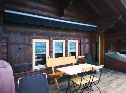 Chalet with view of the mountains and the Thun lake