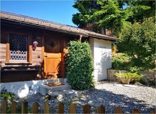 Chalet with view of the mountains and the Thun lake