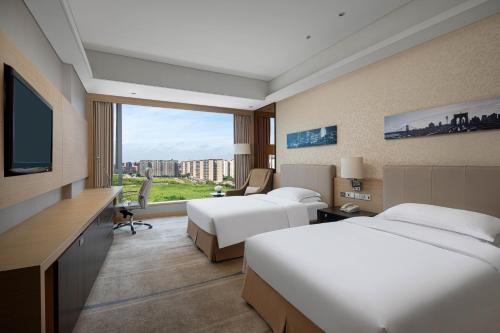 327004245 Crowne Plaza Guangzhou Huadu by IHG - Free Shuttle bus between hotel to Exhibition Center During Canton Fair