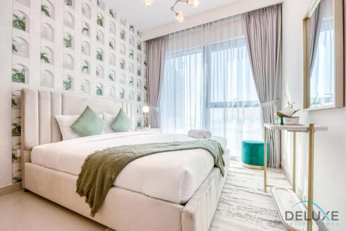 Radiant 3 BR With Assistant’s Room at Harbour Views Tower 1 by Deluxe Holiday Homes