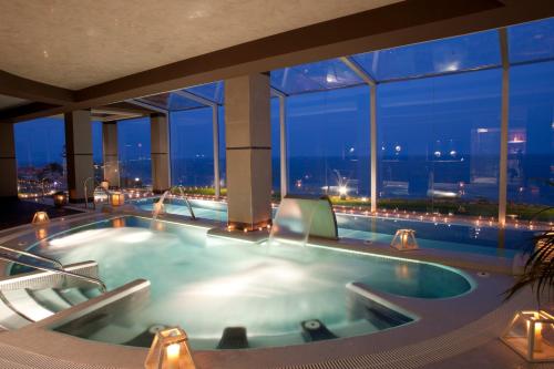 Spa, Casamaia Apartments in Torremuelle