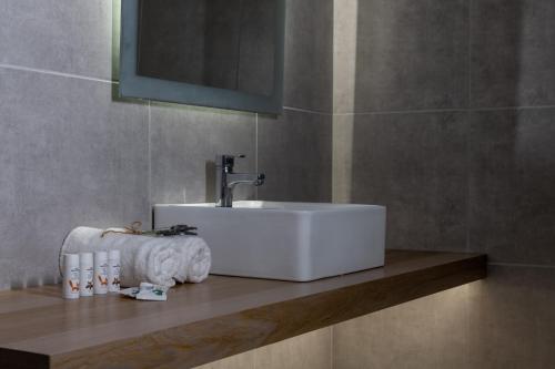 Rivari Santorini Hotel - image 6