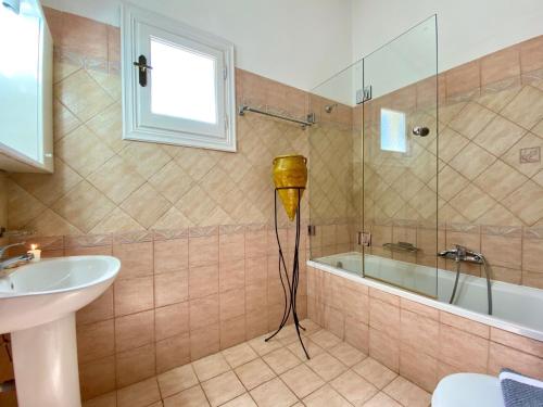 Beach Villa Petros with private pool by DadoVillas