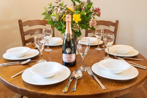 Green Acres Cottages - image 3