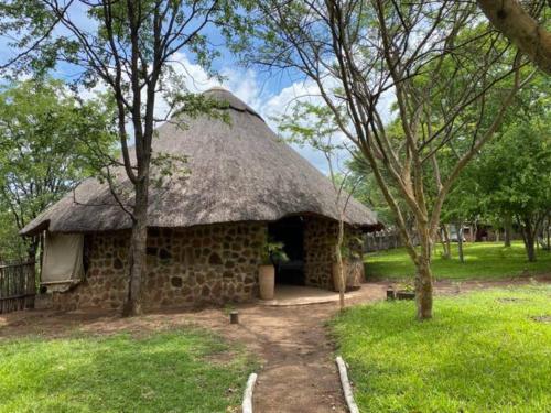 Bungalow 3 on this world renowned Eco site 40 minutes from Vic Falls Fully catered stay - 1987