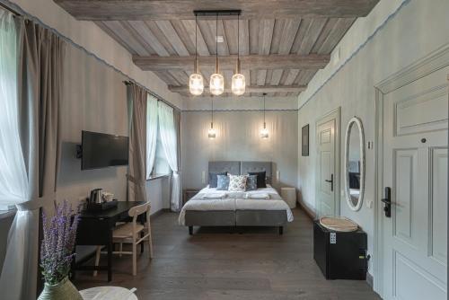 1 queen bed