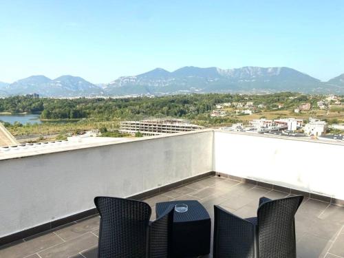 Spacious penthouse with Lake view