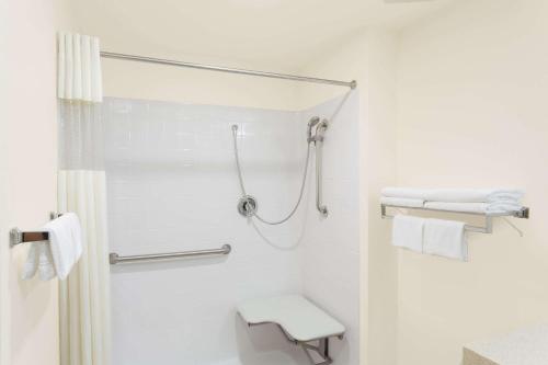 Suite with Two Queen Beds and Roll-In Shower - Mobility Access/Non-Smoking