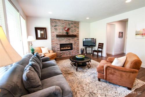 Gorgeous Getaway Home in Southeast Boise! - image 3