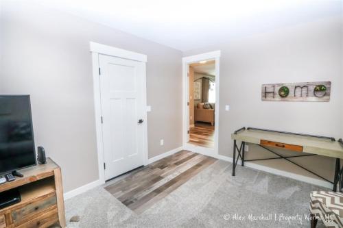 Howe Ct - image 11