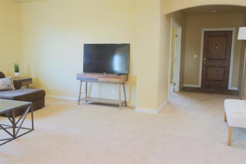 Morning Court - image 7