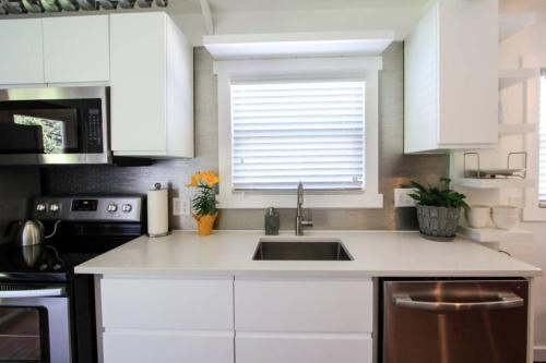 Modern Gem minutes from BSU Smurf Turf! - image 3