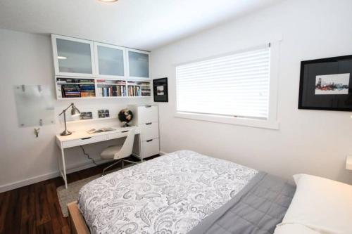 Modern Gem minutes from BSU Smurf Turf! - image 12