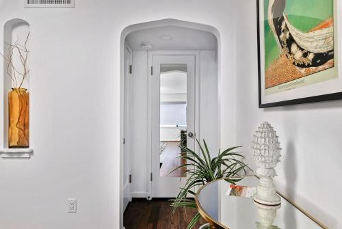 Luxury Living near the Boise City Hot Spots - image 9