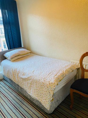Single room, shower
