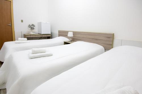 2 twin beds