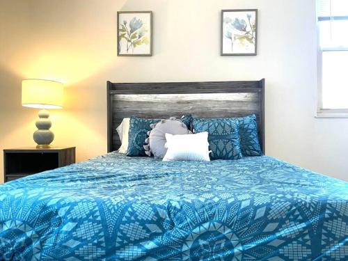 Travel Workers Located Across Viewmount Mall Entire Unit