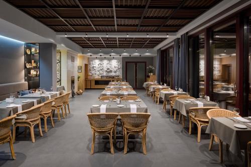 Restaurant, Yaremche Club Hotel in Yaremche