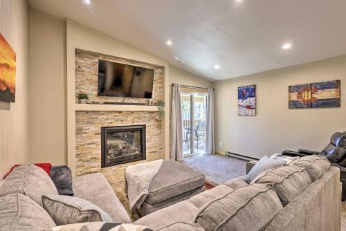 Cozy Winter Park Condo, Walk to Ski Shuttle! in Winter Park, USA