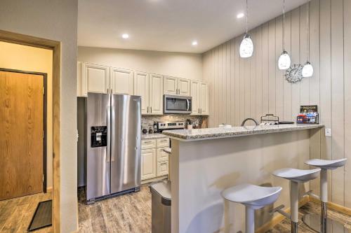 Cozy Winter Park Condo Walk to Ski Shuttle! - image 14