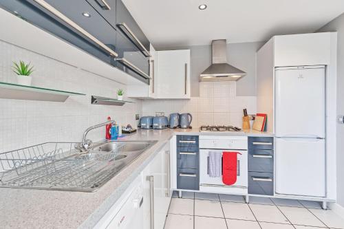 Brighton's Best BIG House - Large Group House - 4 Bedrooms 3 Bathrooms - Roof Terrace - City Centre - image 7