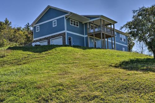 Trenton House with Mountain Views, Fire Pit and Grill! in Trenton, USA