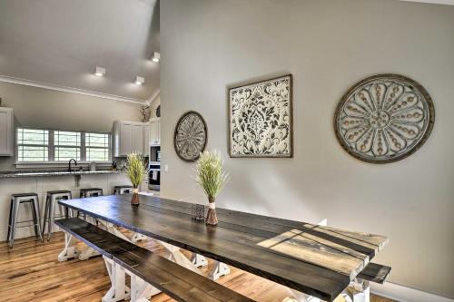 Trenton House with Mountain Views, Fire Pit and Grill! in Trenton, USA