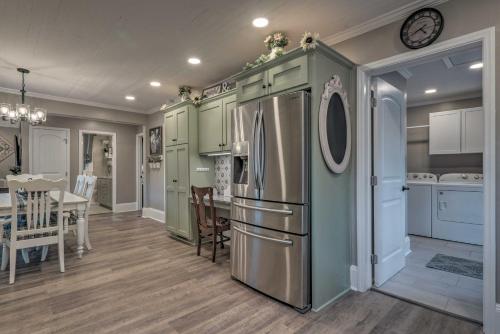 Peaceful Renovated Home with Deck on Half Acre! in Asheboro (NC)