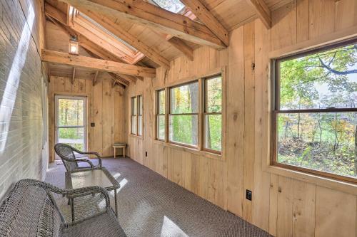 Stony Creek Lodge Escape with Deck and Sunroom! in Ashland (OH)