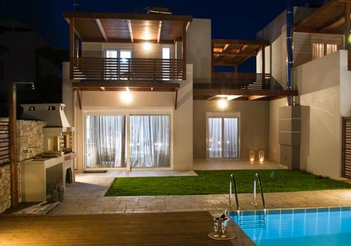 Next to Haraki beach , taverns bars & 10 to Lindos 4