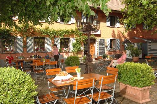 Restoran, Landhotel Gutshof Camping Badhutten in Tettnang