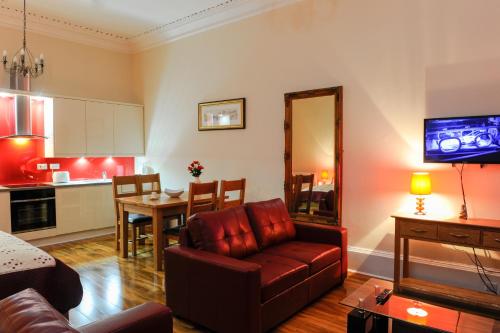 Edinburgh City Suites - image 14