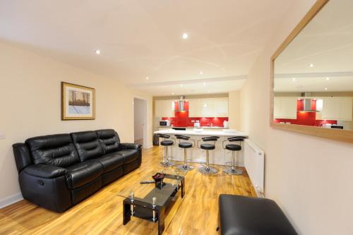 Edinburgh City Suites - image 6