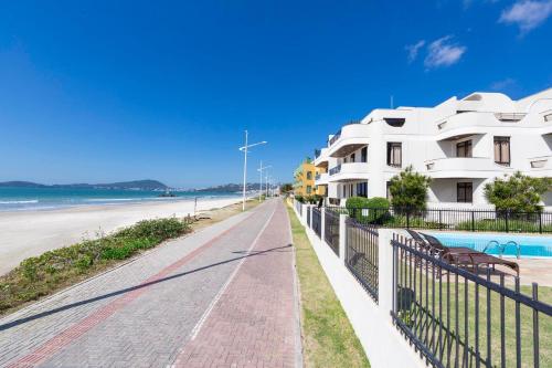 Triplex com Piscina Frente para o Mar em Bombinhas SC - 4 dorms, para ate 12 pessoas!