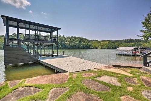 Lakefront Jacksons Gap House with Deck Dock and Views - main image