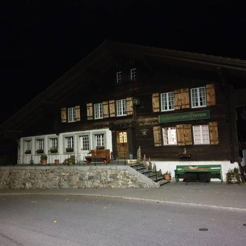 外部景觀, WHITE HOME IN AESCHI BEI SPIEZ in 埃希
