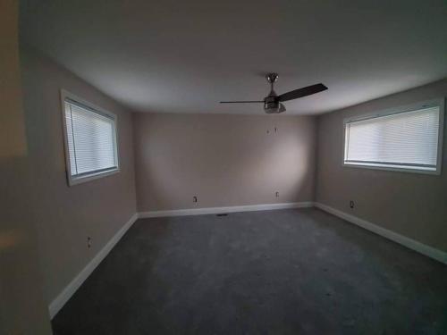 Three bedroom Home Sleeps 12 Jacuzzi Hot Tub