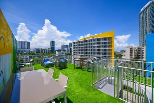 *Stunning Penthouse* @Wynwood w/private rooftop HL (701)