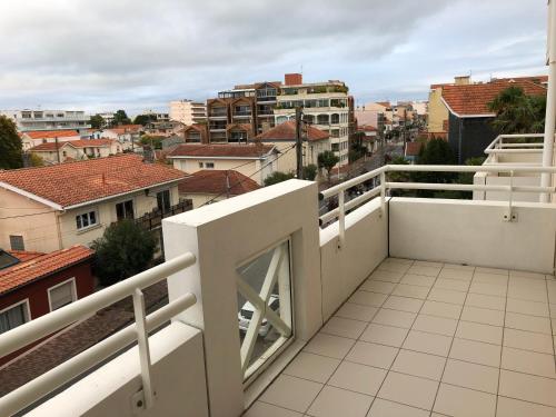 One-Bedroom Apartment - Sea Side image 6