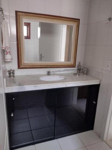 Residência Simone em Escarpas do Lago