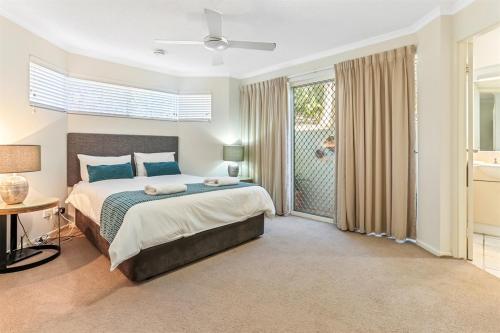 Coastal apartment with private courtyard