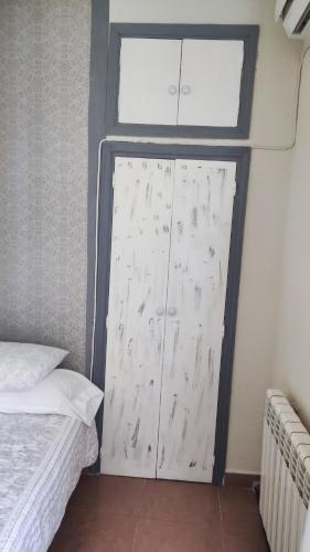 Twin Room image 4