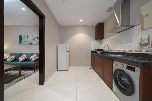 Biz Hotel Apartments near สนามบินภูมิภาคตาบุก