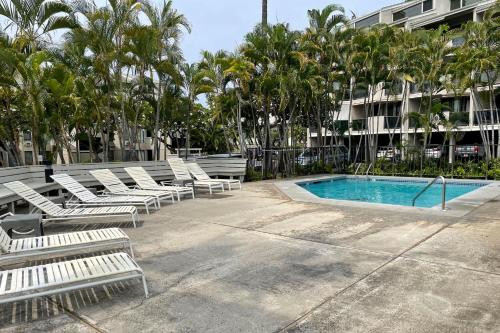 Top-Floor Ocean View Kailua Bay Resort Condo! - image 12