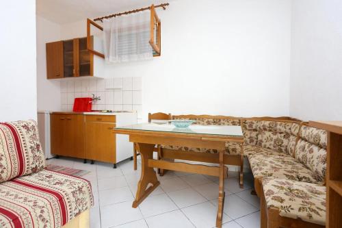 Apartments by the sea Poljica, Trogir - 10353