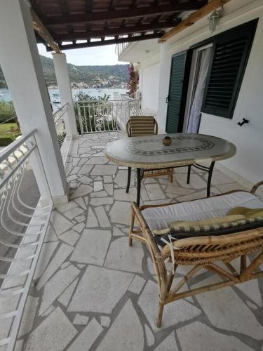 Apartments by the sea Vinisce Trogir - 4288 - image 3