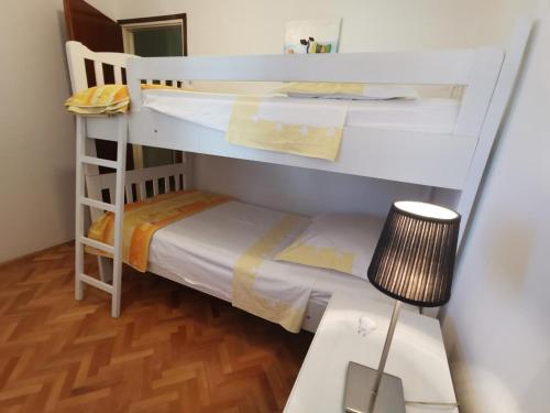 Apartments by the sea Vinisce, Trogir - 4288