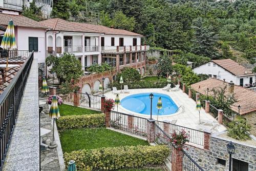  Apartment in Castellaro with terrace, Pension in Ranzo-Borgo