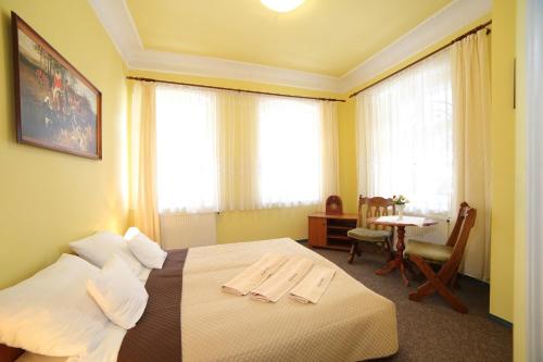 1 queen bed