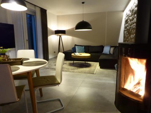 共用Lounge/電視區, Apartament N 39 Moszna - JACUZZI, Kominek, Las i Zamek in 莫斯納